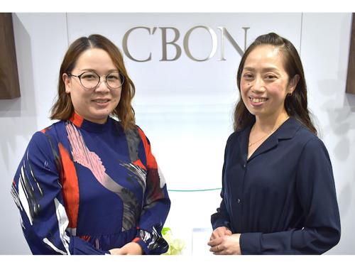 シーボンのマーケティング戦略課　稲葉理子マネージャー（写真左）、Ｗｅｂ事業部青木里織部長